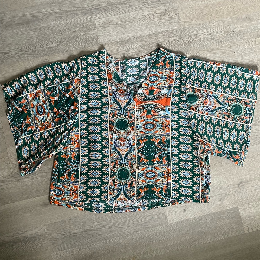 Patterned Slightly Cropped Blouse - Picture 2 of 2